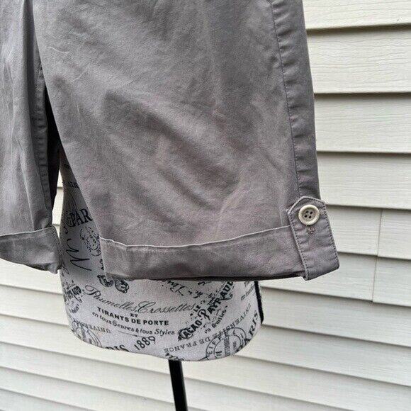 Theory green mid rise Bermuda cuffed shorts with pockets - Picture 10 of 10